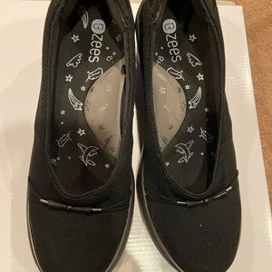 Bzees comfort shoe. Brand new. Never worn.